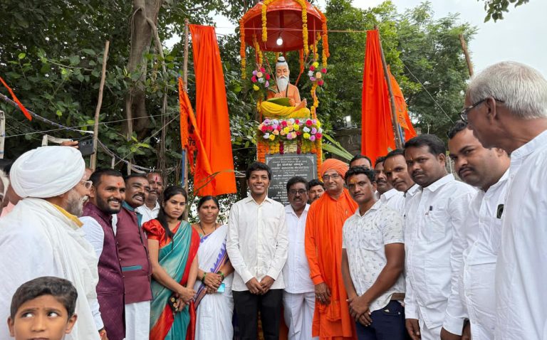 ನೂತನವಾಗಿ ಪ್ರತಿಷ್ಠಾಪಿಸಲಾದ ಮಹರ್ಷಿ ವಾಲ್ಮೀಕಿ ಅವರ ಪ್ರಾಣ ಪ್ರತಿಷ್ಠಾಪನೆ