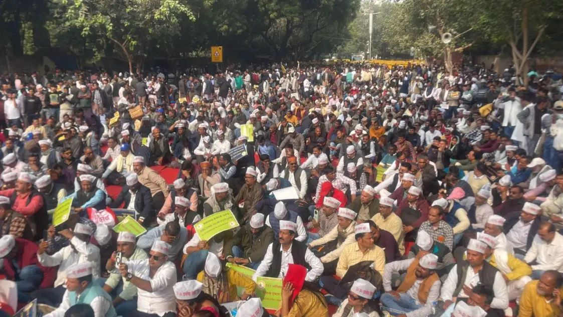 ಟಿಇಟಿ ಕಡ್ಡಾಯ ವಿರೋಧಿಸಿ ಪ್ರಾಥಮಿಕ ಶಾಲಾ ಶಿಕ್ಷಕರಿಂದ ನವದೆಹಲಿಯಲ್ಲಿ ಬೃಹತ್‌ ಪ್ರತಿಭಟನೆ