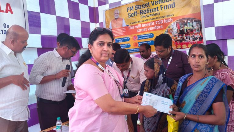 ಬೀದಿ ವ್ಯಾಪಾರಿಗಳಿಗೆ ವಿಶೇಷ ಮೈಕ್ರೋ ಕ್ರೆಡಿಟ್ ಯೋಜನೆ ಸಾಲ ಮೇಳ.