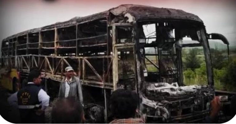 ಖಾಸಗಿ ಬಸ್‌ಗೆ ಬೆಂಕಿ ಹೊತ್ತಿಕೊಂಡು 20ಕ್ಕೂ ಹೆಚ್ಚು ಪ್ರಯಾಣಿಕರು ದಹನ