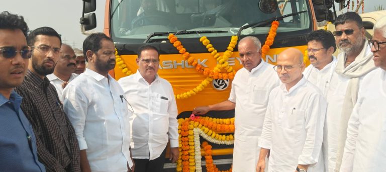 ರಾಯಚೂರು ಮಹಾನಗರ ಪಾಲಿಕೆಖರೀದಿಸಿದ ಸ್ವಚ್ಛತಾ ವಾಹನಗಳಿಗೆ ಸಚಿವರಿಂದ ಚಾಲನೆ