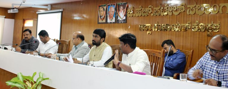 ಪೌರಕಾರ್ಮಿಕರಿಗೆ ಕೆಲಸದ ಸ್ಥಳದಲ್ಲಿ ಮೂಲಭೂತ ಸೌಕರ್ಯ ಕಲ್ಪಿಸಿ: ಪಿ.ರಘು