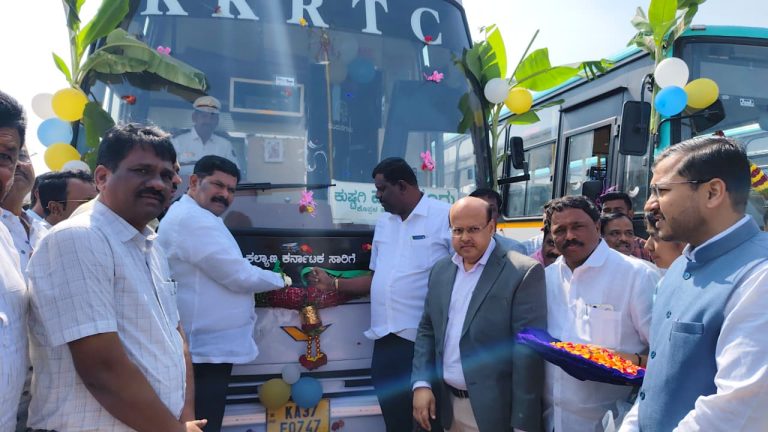 ಜಿಲ್ಲಾ ಉಸ್ತುವಾರಿ ಸಚಿವರಿಂದ ಫಲ-ಪುಷ್ಪ ಪ್ರದರ್ಶನ ಹಾಗೂ ವಸ್ತಪ್ರದರ್ಶನ  ಮಳಿಗೆಗಳ ಉದ್ಘಾಟನೆ