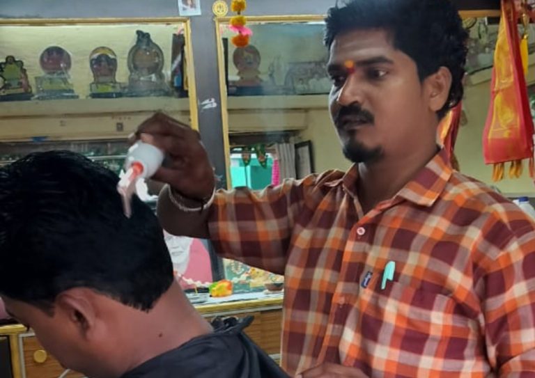 ಜನಪ್ರೀಯ ಶಾಸಕ ಮತ್ತಿಮೂಡ ಜನ್ಮ ದಿನದಂದು ಅಂಗವಿಕಲರಿಗೆ .ಬುದ್ದಿ ಮಾಧ್ಯರಿಗೆ ‌ ಉಚಿತವಾಗಿ ಕ್ಷೌರ ಸೇವೆ.&nbsp;&nbsp;&nbsp;&nbsp;&nbsp;