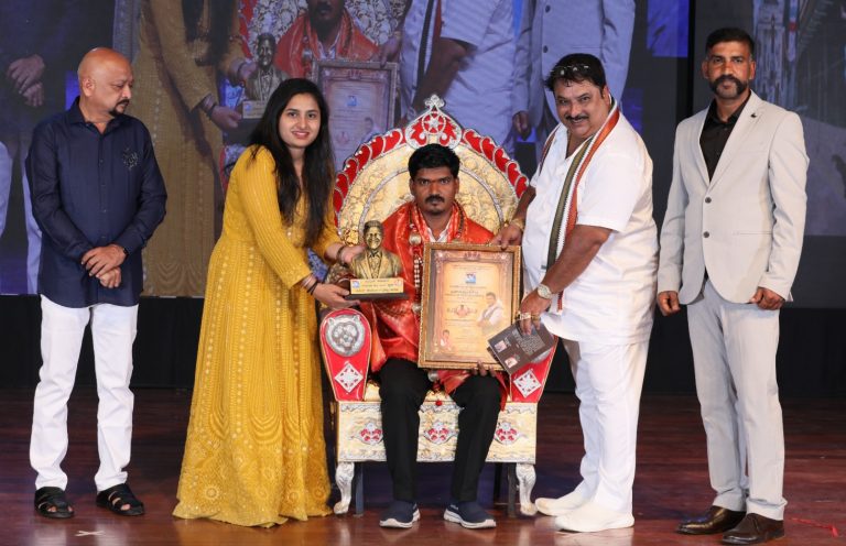 ಕರ್ನಾಟಕ ರತ್ನ ಪವರ ಸ್ಟಾರ್ ಪುನೀತ್ ರಾಜ್ ಕುಮಾರ್ ಪ್ರಶಸ್ತಿ – ಡಾ, ಎಮ್.ಬಿ ಹಡಪದ ಸುಗೂರ.ಎನ್ ಅವರಿಗೆ ಲಭಿಸಿದೆ.