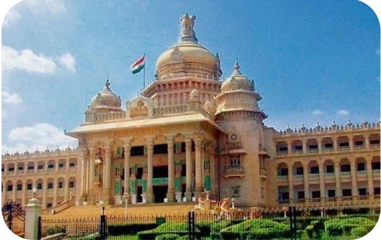 96 ಸಾವಿರ ಹೊರಗುತ್ತಿಗೆ ಸಿಬ್ಬಂದಿಗೆ ‘ಸೇವಾ ಮುಕ್ತಿ’ ಇಲಾಖೆಗಳಿಗೆ ಆದೇಶ ಹೊರಡಿಸಿದೆ. ರಾಜ್ಯ ಸರ್ಕಾರ