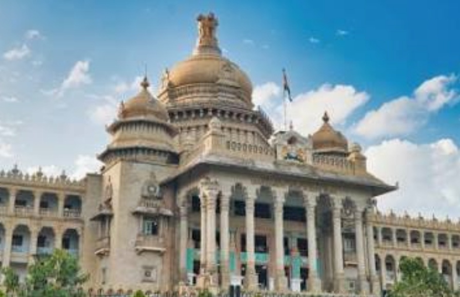 ಸರ್ಕಾರಿ ಪ್ರಥಮ ದರ್ಜೆ ಕಾಲೇಜುಗಳಲ್ಲಿ ಕಾರ್ಯ ನಿರ್ವಸ್ತಿರುವ (ಔಟ್‌ಸೋರ್ಸಿಂಗ್) ಆಧಾರಿತ ನೌಕರರಿಗೆ ಸಹಿ ಸುದ್ಧಿ!
