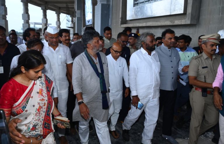 ಅನುಭವ ಮಂಟಪದಲ್ಲಿ ಇಷ್ಟಲಿಂಗ ಧ್ಯಾನ ಮಾಡಿದ ಮುಖ್ಯಮಂತ್ರಿ ಡಿ.ಕೆ. ಶಿವಕುಮಾರ್