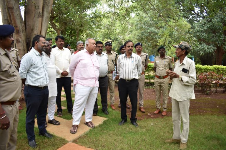 ಜಿಲ್ಲಾದ್ಯಂತ ಅರಣ್ಯೀಕರಣ ಹಾಗೂ ಹಸಿರು ಹೊದಿಕೆ ಹೆಚ್ಚಳಕ್ಕೆ ಆದ್ಯತೆ ನೀಡಿ-:ಸಚಿವ ರಾಮಲಿಂಗರೆಡ್ಡಿ
