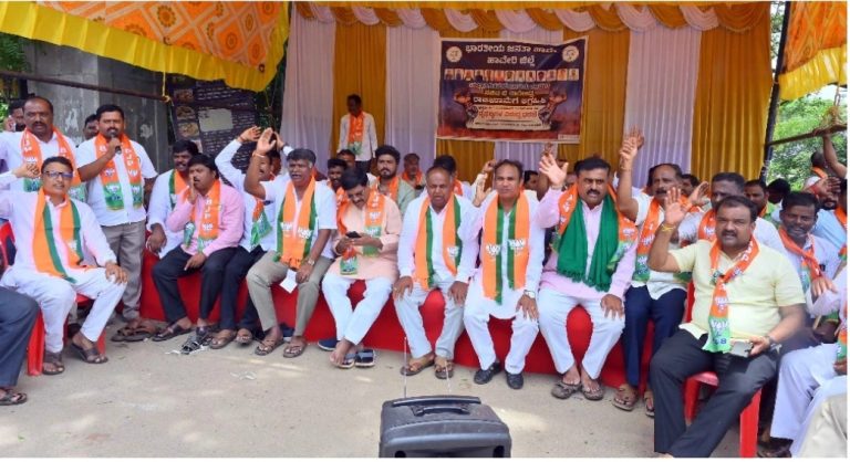 ಬಿಜೆಪಿ-ಜೆಡಿಎಸ್ ಪ್ರತಿಭಟನೆ ನಡುವೆ ಮಹತ್ವದ ನಿರ್ಧಾರ: ನಾಗೇಂದ್ರ ಹೆಗಲಿಗೆ ಮತ್ತೊಂದು ಖಾತೆ